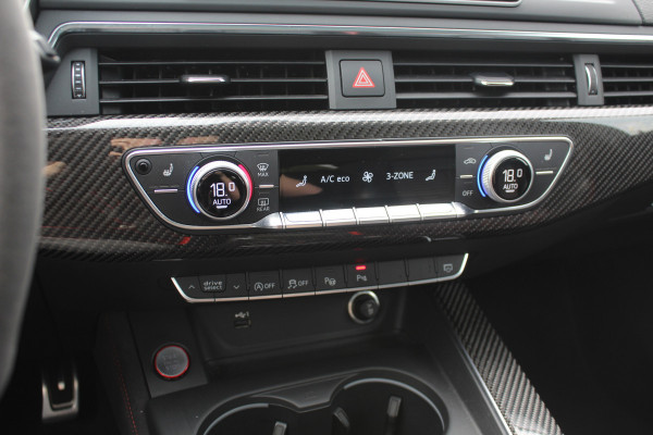 Audi RS4 Avant 2.9 TFSI quattro / Full option / Keramisch / Panoramadak / 360Camera / Carbon / Head-up / Sportuitlaat / 20'' / Luxe Leder / Dodehoek / Virtual Cockpit / Stoelmassage / B&O Audi RS4 Avant 2.9 TFSI quattro / Full option / Keramisch / Panoramadak / 360Camera / Carbon / Head-up / Sportuitlaat / 20'' / Luxe Leder / Dodehoek / Virtual Cockpit / Stoelmassage / B&O