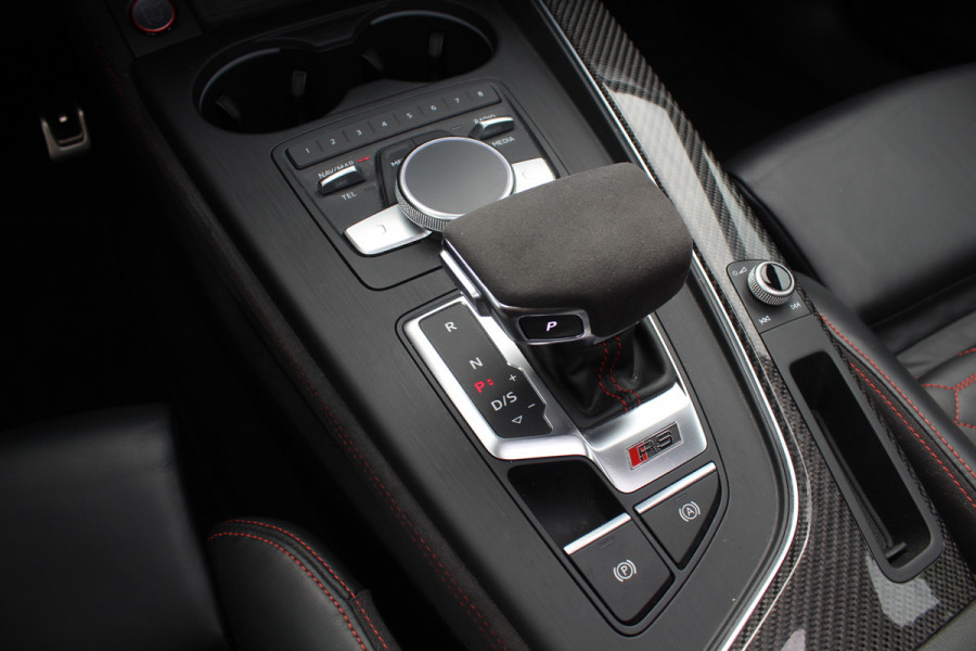 Audi RS4 Avant 2.9 TFSI quattro / Full option / Keramisch / Panoramadak / 360Camera / Carbon / Head-up / Sportuitlaat / 20'' / Luxe Leder / Dodehoek / Virtual Cockpit / Stoelmassage / B&O Audi RS4 Avant 2.9 TFSI quattro / Full option / Keramisch / Panoramadak / 360Camera / Carbon / Head-up / Sportuitlaat / 20'' / Luxe Leder / Dodehoek / Virtual Cockpit / Stoelmassage / B&O