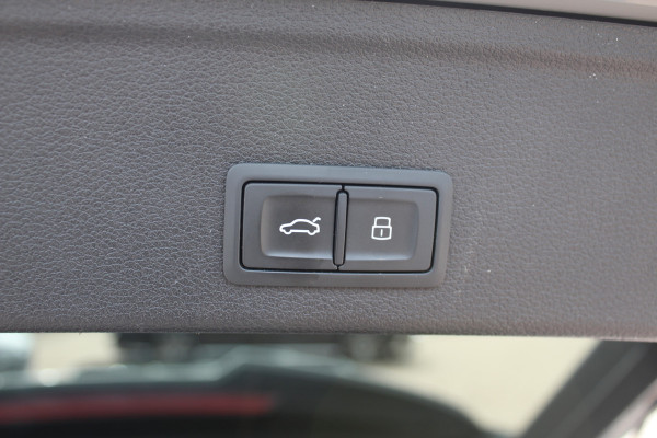 Audi RS4 Avant 2.9 TFSI quattro / Full option / Keramisch / Panoramadak / 360Camera / Carbon / Head-up / Sportuitlaat / 20'' / Luxe Leder / Dodehoek / Virtual Cockpit / Stoelmassage / B&O Audi RS4 Avant 2.9 TFSI quattro / Full option / Keramisch / Panoramadak / 360Camera / Carbon / Head-up / Sportuitlaat / 20'' / Luxe Leder / Dodehoek / Virtual Cockpit / Stoelmassage / B&O