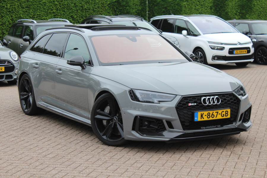 Audi RS4 Avant 2.9 TFSI quattro / Full option / Keramisch / Panoramadak / 360Camera / Carbon / Head-up / Sportuitlaat / 20'' / Luxe Leder / Dodehoek / Virtual Cockpit / Stoelmassage / B&O Audi RS4 Avant 2.9 TFSI quattro / Full option / Keramisch / Panoramadak / 360Camera / Carbon / Head-up / Sportuitlaat / 20'' / Luxe Leder / Dodehoek / Virtual Cockpit / Stoelmassage / B&O