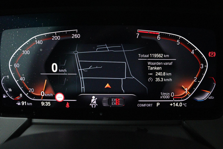 BMW 1-serie 118i Executive Edition (TREKHAAK, DIGITALE COCKPIT, CAMERA, SFEERVERLICHTING, PARKEERSENSOREN, DEALER ONDERHOUDEN)