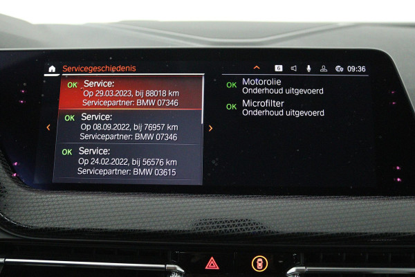 BMW 1-serie 118i Executive Edition (TREKHAAK, DIGITALE COCKPIT, CAMERA, SFEERVERLICHTING, PARKEERSENSOREN, DEALER ONDERHOUDEN)