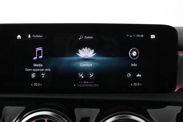 Mercedes-Benz A-Klasse 180 Business Solution AMG (PANORAMADAK, SFEERVERLICHTING, STOELVERWARMING, ELEKTR STOELEN, SENSOREN)