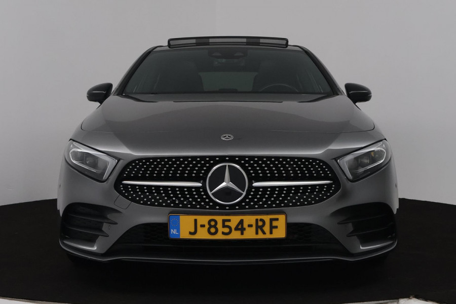 Mercedes-Benz A-Klasse 180 Business Solution AMG (PANORAMADAK, SFEERVERLICHTING, STOELVERWARMING, ELEKTR STOELEN, SENSOREN)