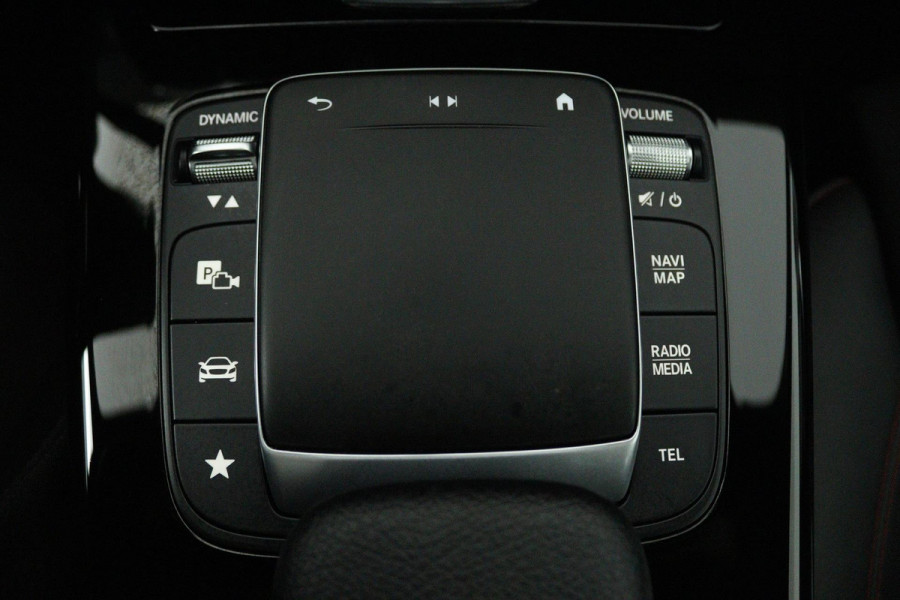 Mercedes-Benz A-Klasse 180 Business Solution AMG (PANORAMADAK, SFEERVERLICHTING, STOELVERWARMING, ELEKTR STOELEN, SENSOREN)