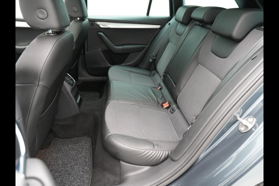 Škoda Octavia Combi 1.5 TSI 150pk DSG Greentech Business Edition Panorama Trekhaak Stoelverwarming Carplay 189 Škoda Octavia Combi 1.5 TSI 150pk DSG Greentech Business Edition Panorama Trekhaak Stoelverwarming Carplay 189