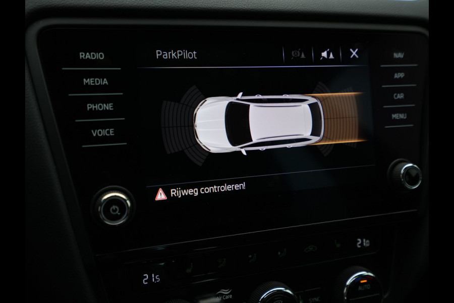 Škoda Octavia Combi 1.5 TSI 150pk DSG Greentech Business Edition Panorama Trekhaak Stoelverwarming Carplay 189 Škoda Octavia Combi 1.5 TSI 150pk DSG Greentech Business Edition Panorama Trekhaak Stoelverwarming Carplay 189