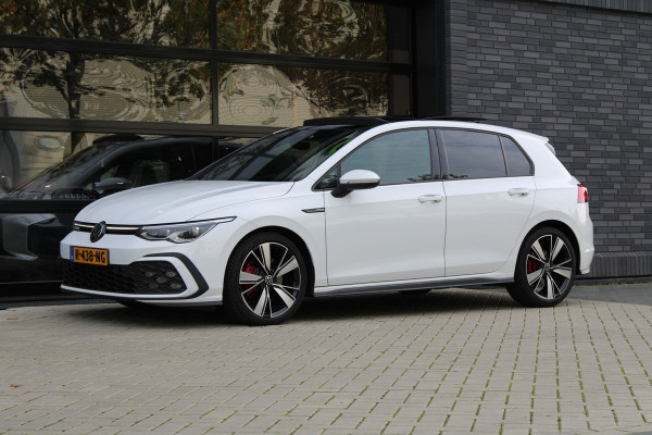 Volkswagen Golf 2.0 TDI GTD | PANO | DODE HOEK | SFEERVERLICHTING | CAMERA | STOELVERW | CARPLAY |