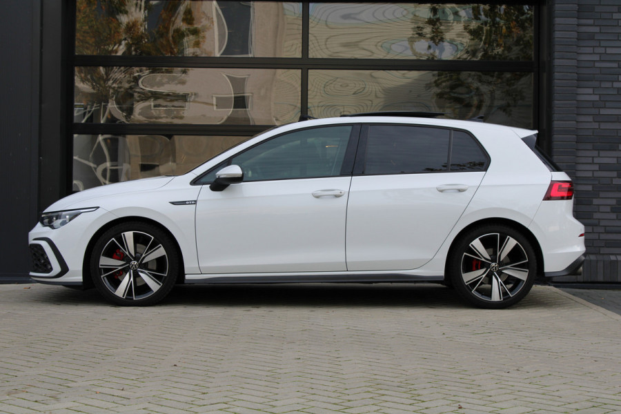 Volkswagen Golf 2.0 TDI GTD | PANO | DODE HOEK | SFEERVERLICHTING | CAMERA | STOELVERW | CARPLAY |