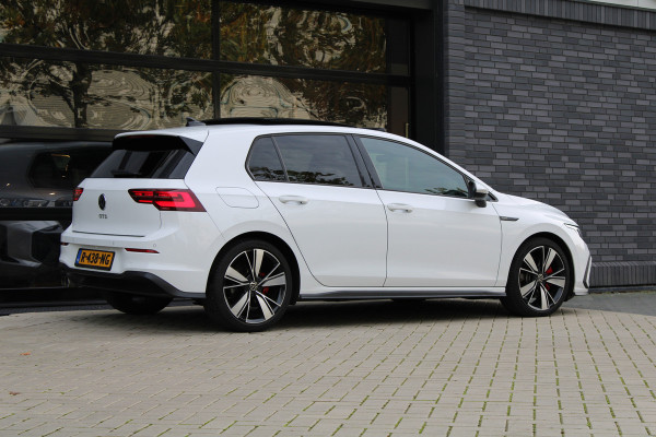 Volkswagen Golf 2.0 TDI GTD | PANO | DODE HOEK | SFEERVERLICHTING | CAMERA | STOELVERW | CARPLAY |