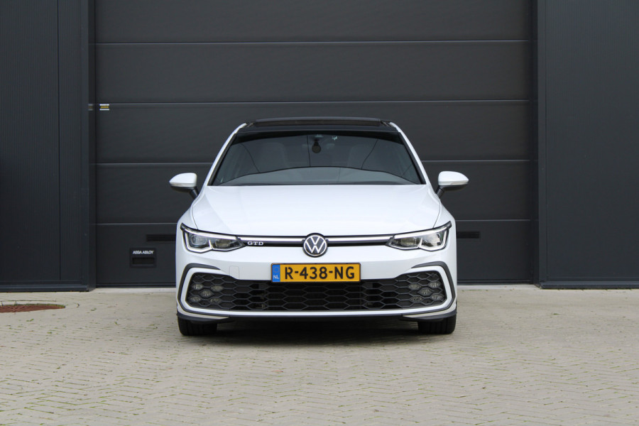 Volkswagen Golf 2.0 TDI GTD | PANO | DODE HOEK | SFEERVERLICHTING | CAMERA | STOELVERW | CARPLAY |