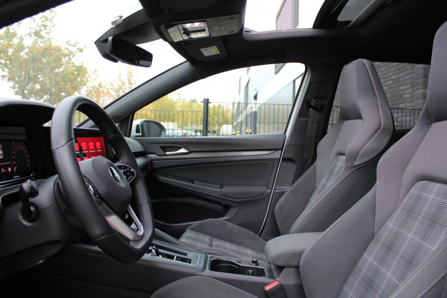Volkswagen Golf 2.0 TDI GTD | PANO | DODE HOEK | SFEERVERLICHTING | CAMERA | STOELVERW | CARPLAY |