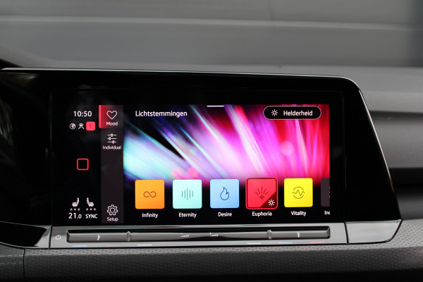 Volkswagen Golf 2.0 TDI GTD | PANO | DODE HOEK | SFEERVERLICHTING | CAMERA | STOELVERW | CARPLAY |