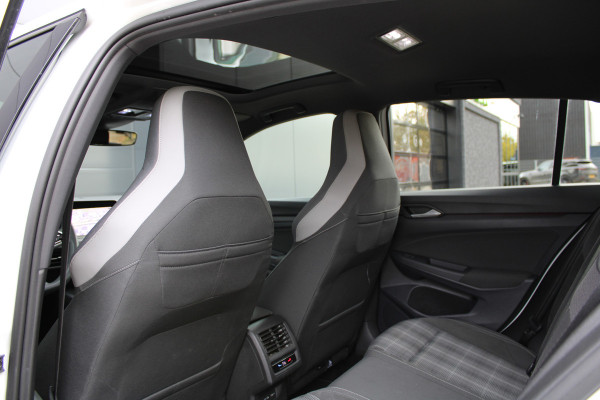 Volkswagen Golf 2.0 TDI GTD | PANO | DODE HOEK | SFEERVERLICHTING | CAMERA | STOELVERW | CARPLAY |