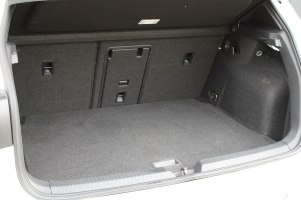 Volkswagen Golf 2.0 TDI GTD | PANO | DODE HOEK | SFEERVERLICHTING | CAMERA | STOELVERW | CARPLAY |