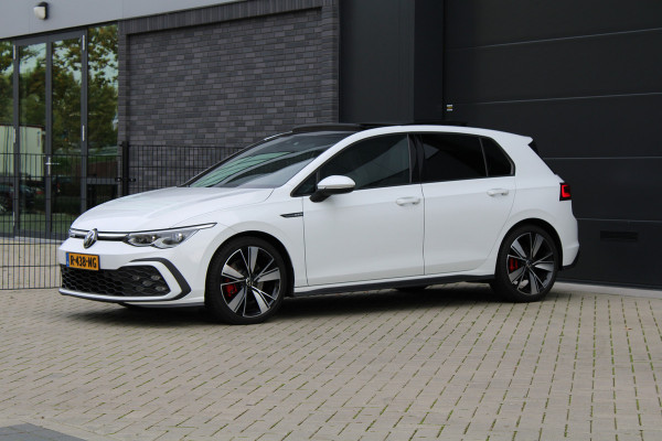 Volkswagen Golf 2.0 TDI GTD | PANO | DODE HOEK | SFEERVERLICHTING | CAMERA | STOELVERW | CARPLAY |