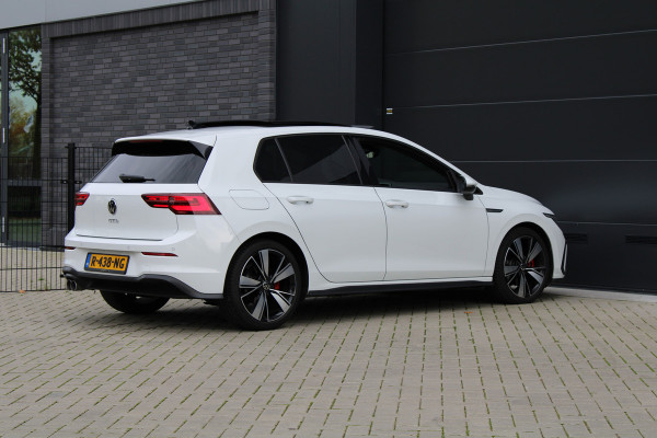 Volkswagen Golf 2.0 TDI GTD | PANO | DODE HOEK | SFEERVERLICHTING | CAMERA | STOELVERW | CARPLAY |