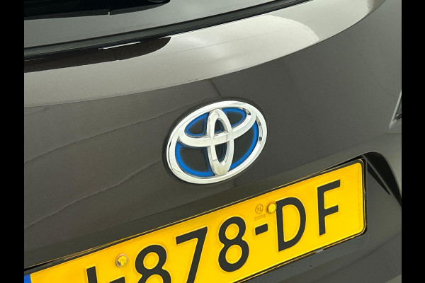 Toyota Corolla Touring Sports 2.0 Hybrid 184 pk Aut. Trek Navigatie Apple Carplay/Android Auto Camera Adaptive Cruise Control Stoelverwarming Virtual Cockpit Lichtmetalen velgen Climate Control Getinte ramen