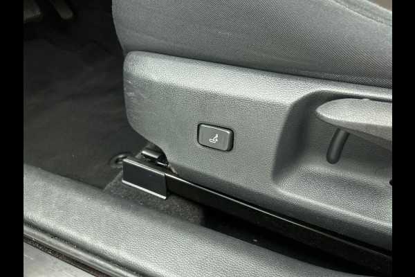 Toyota Corolla Touring Sports 2.0 Hybrid 184 pk Aut. Trek Navigatie Apple Carplay/Android Auto Camera Adaptive Cruise Control Stoelverwarming Virtual Cockpit Lichtmetalen velgen Climate Control Getinte ramen