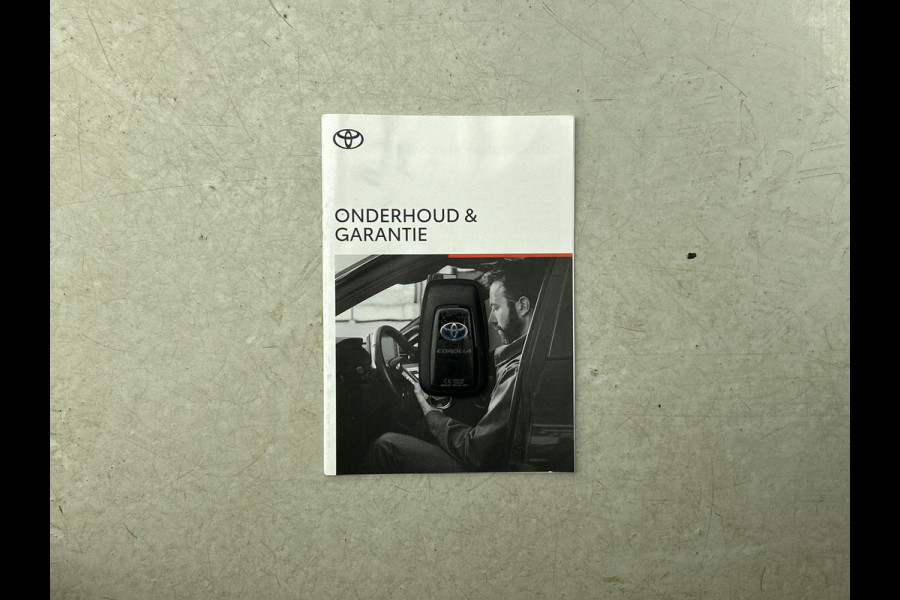 Toyota Corolla Touring Sports 2.0 Hybrid 184 pk Aut. Trek Navigatie Apple Carplay/Android Auto Camera Adaptive Cruise Control Stoelverwarming Virtual Cockpit Lichtmetalen velgen Climate Control Getinte ramen