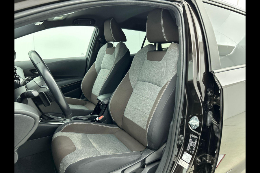 Toyota Corolla Touring Sports 2.0 Hybrid 184 pk Aut. Trek Navigatie Apple Carplay/Android Auto Camera Adaptive Cruise Control Stoelverwarming Virtual Cockpit Lichtmetalen velgen Climate Control Getinte ramen