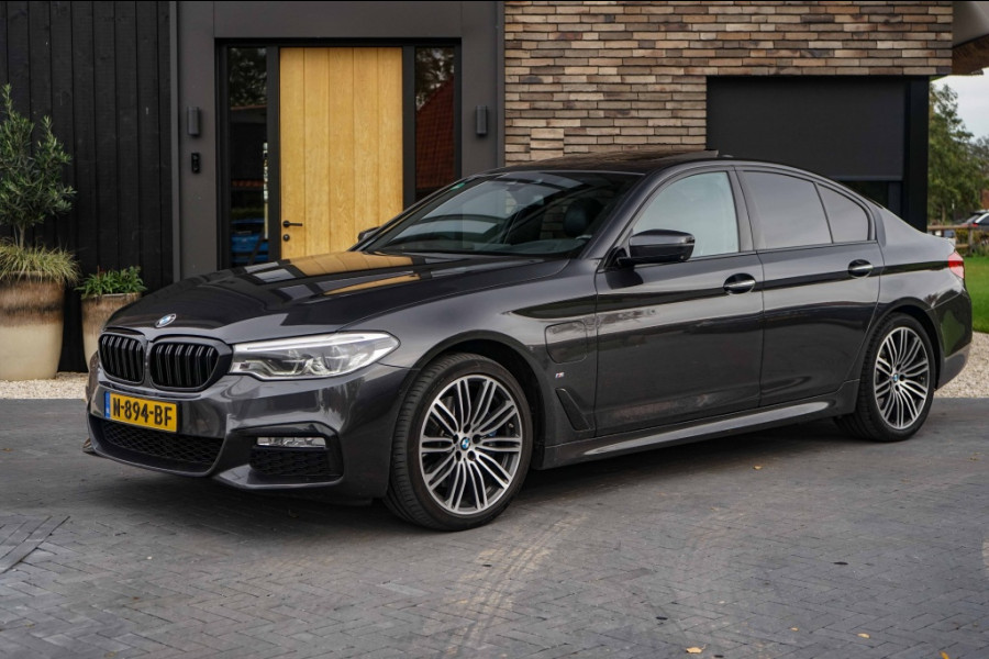 BMW 5 Serie 530e M Sport Pano/360/trkhk/Harman/Shadow