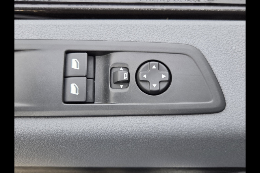 Peugeot e-Expert / Citroen e-Jumpy 75kWh Business 9 Pers. Airco Cruisecontrol Prijs incl. BTW €32.368,- Peugeot e-Expert / Citroen e-Jumpy 75kWh Business 9 Pers. Airco Cruisecontrol Prijs incl. BTW €32.368,-