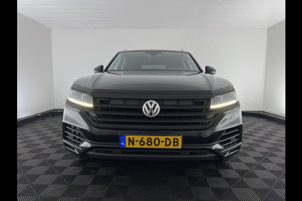 Volkswagen Touareg 3.0 TDI R-Line (INCL-BTW) Aut. *LEATHER | FULL-LED | BLIND-SPOT | HEATED-COMFORTSEATS | AIR-SUSPENSION | KEYLESS | CAMERA | NAVI-FULLMAP | PRIVACY-GLASS | ADAPTIVE-CRUISE |  SHIFT-PADDLES | TOWBAR*