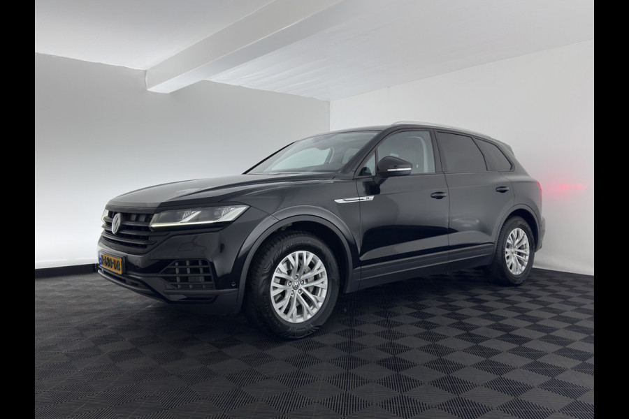 Volkswagen Touareg 3.0 TDI R-Line (INCL-BTW) Aut. *LEATHER | FULL-LED | BLIND-SPOT | HEATED-COMFORTSEATS | AIR-SUSPENSION | KEYLESS | CAMERA | NAVI-FULLMAP | PRIVACY-GLASS | ADAPTIVE-CRUISE |  SHIFT-PADDLES | TOWBAR*