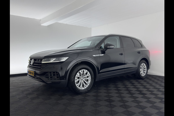 Volkswagen Touareg 3.0 TDI R-Line (INCL-BTW) Aut. *LEATHER | FULL-LED | BLIND-SPOT | HEATED-COMFORTSEATS | AIR-SUSPENSION | KEYLESS | CAMERA | NAVI-FULLMAP | PRIVACY-GLASS | ADAPTIVE-CRUISE |  SHIFT-PADDLES | TOWBAR*