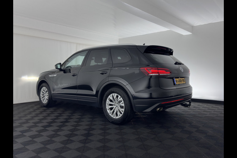 Volkswagen Touareg 3.0 TDI R-Line (INCL-BTW) Aut. *LEATHER | FULL-LED | BLIND-SPOT | HEATED-COMFORTSEATS | AIR-SUSPENSION | KEYLESS | CAMERA | NAVI-FULLMAP | PRIVACY-GLASS | ADAPTIVE-CRUISE |  SHIFT-PADDLES | TOWBAR*