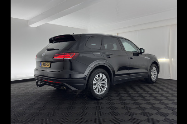 Volkswagen Touareg 3.0 TDI R-Line (INCL-BTW) Aut. *LEATHER | FULL-LED | BLIND-SPOT | HEATED-COMFORTSEATS | AIR-SUSPENSION | KEYLESS | CAMERA | NAVI-FULLMAP | PRIVACY-GLASS | ADAPTIVE-CRUISE |  SHIFT-PADDLES | TOWBAR*