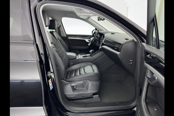 Volkswagen Touareg 3.0 TDI R-Line (INCL-BTW) Aut. *LEATHER | FULL-LED | BLIND-SPOT | HEATED-COMFORTSEATS | AIR-SUSPENSION | KEYLESS | CAMERA | NAVI-FULLMAP | PRIVACY-GLASS | ADAPTIVE-CRUISE |  SHIFT-PADDLES | TOWBAR*