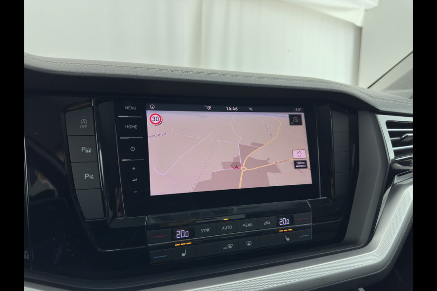 Volkswagen Touareg 3.0 TDI R-Line (INCL-BTW) Aut. *LEATHER | FULL-LED | BLIND-SPOT | HEATED-COMFORTSEATS | AIR-SUSPENSION | KEYLESS | CAMERA | NAVI-FULLMAP | PRIVACY-GLASS | ADAPTIVE-CRUISE |  SHIFT-PADDLES | TOWBAR*