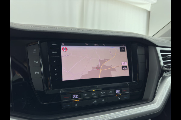 Volkswagen Touareg 3.0 TDI R-Line (INCL-BTW) Aut. *LEATHER | FULL-LED | BLIND-SPOT | HEATED-COMFORTSEATS | AIR-SUSPENSION | KEYLESS | CAMERA | NAVI-FULLMAP | PRIVACY-GLASS | ADAPTIVE-CRUISE |  SHIFT-PADDLES | TOWBAR*