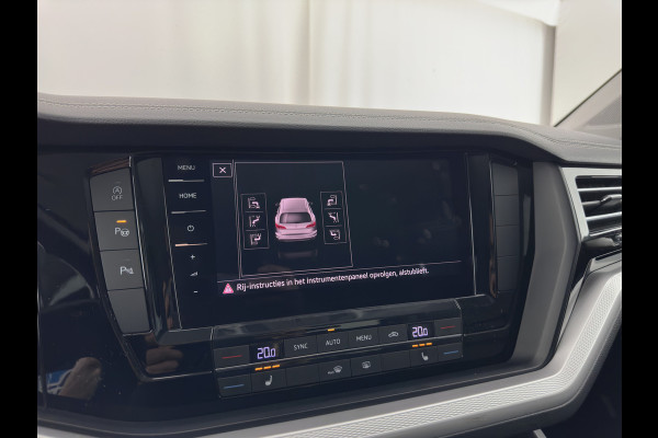 Volkswagen Touareg 3.0 TDI R-Line (INCL-BTW) Aut. *LEATHER | FULL-LED | BLIND-SPOT | HEATED-COMFORTSEATS | AIR-SUSPENSION | KEYLESS | CAMERA | NAVI-FULLMAP | PRIVACY-GLASS | ADAPTIVE-CRUISE |  SHIFT-PADDLES | TOWBAR*