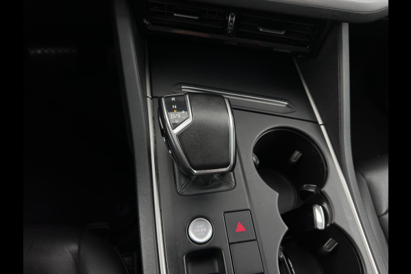 Volkswagen Touareg 3.0 TDI R-Line (INCL-BTW) Aut. *LEATHER | FULL-LED | BLIND-SPOT | HEATED-COMFORTSEATS | AIR-SUSPENSION | KEYLESS | CAMERA | NAVI-FULLMAP | PRIVACY-GLASS | ADAPTIVE-CRUISE |  SHIFT-PADDLES | TOWBAR*