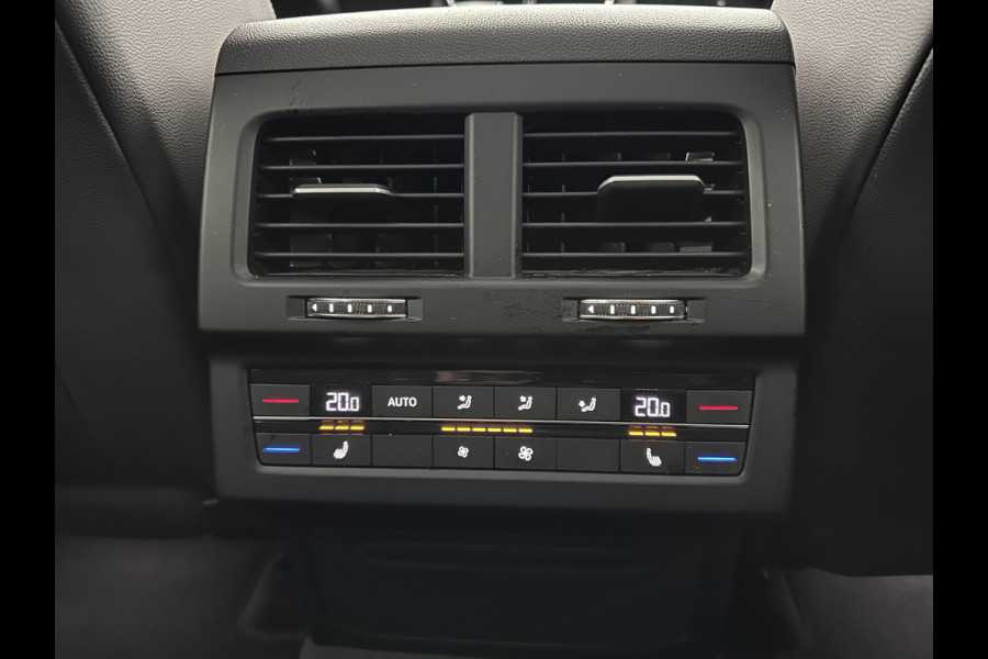 Volkswagen Touareg 3.0 TDI R-Line (INCL-BTW) Aut. *LEATHER | FULL-LED | BLIND-SPOT | HEATED-COMFORTSEATS | AIR-SUSPENSION | KEYLESS | CAMERA | NAVI-FULLMAP | PRIVACY-GLASS | ADAPTIVE-CRUISE |  SHIFT-PADDLES | TOWBAR*