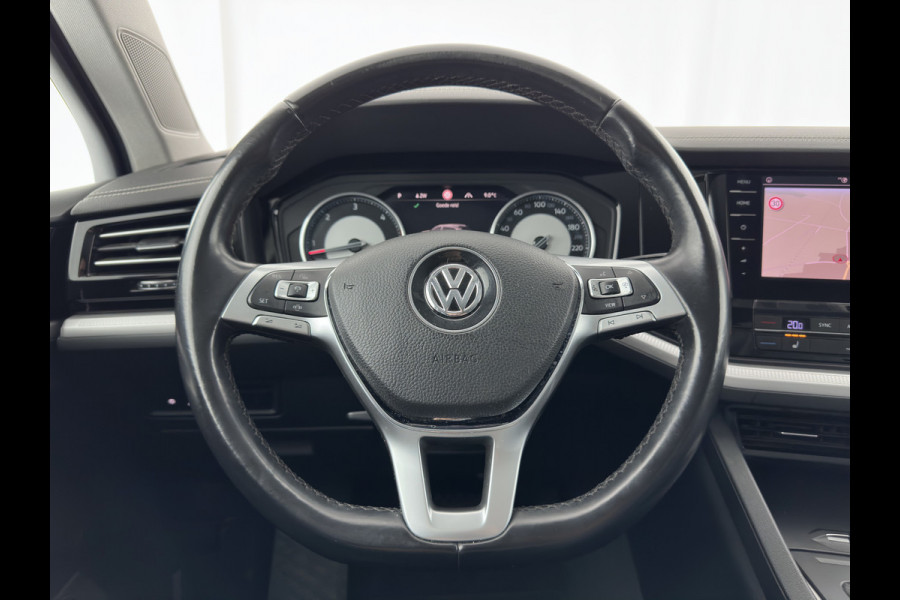 Volkswagen Touareg 3.0 TDI R-Line (INCL-BTW) Aut. *LEATHER | FULL-LED | BLIND-SPOT | HEATED-COMFORTSEATS | AIR-SUSPENSION | KEYLESS | CAMERA | NAVI-FULLMAP | PRIVACY-GLASS | ADAPTIVE-CRUISE |  SHIFT-PADDLES | TOWBAR*