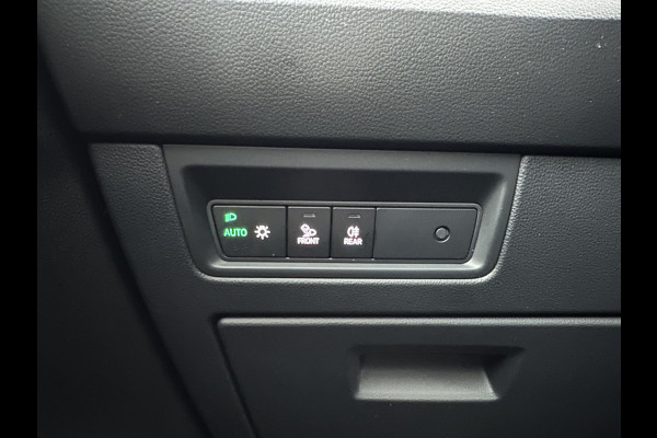 Volkswagen Touareg 3.0 TDI R-Line (INCL-BTW) Aut. *LEATHER | FULL-LED | BLIND-SPOT | HEATED-COMFORTSEATS | AIR-SUSPENSION | KEYLESS | CAMERA | NAVI-FULLMAP | PRIVACY-GLASS | ADAPTIVE-CRUISE |  SHIFT-PADDLES | TOWBAR*