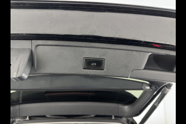 Volkswagen Touareg 3.0 TDI R-Line (INCL-BTW) Aut. *LEATHER | FULL-LED | BLIND-SPOT | HEATED-COMFORTSEATS | AIR-SUSPENSION | KEYLESS | CAMERA | NAVI-FULLMAP | PRIVACY-GLASS | ADAPTIVE-CRUISE |  SHIFT-PADDLES | TOWBAR*