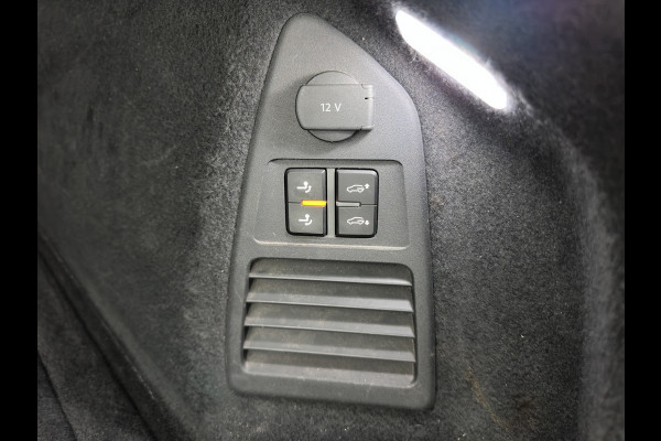 Volkswagen Touareg 3.0 TDI R-Line (INCL-BTW) Aut. *LEATHER | FULL-LED | BLIND-SPOT | HEATED-COMFORTSEATS | AIR-SUSPENSION | KEYLESS | CAMERA | NAVI-FULLMAP | PRIVACY-GLASS | ADAPTIVE-CRUISE |  SHIFT-PADDLES | TOWBAR*