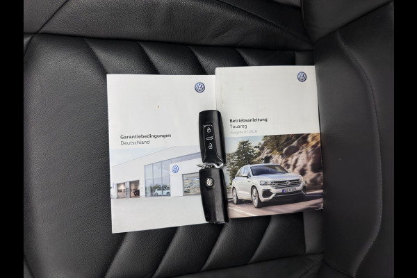 Volkswagen Touareg 3.0 TDI R-Line (INCL-BTW) Aut. *LEATHER | FULL-LED | BLIND-SPOT | HEATED-COMFORTSEATS | AIR-SUSPENSION | KEYLESS | CAMERA | NAVI-FULLMAP | PRIVACY-GLASS | ADAPTIVE-CRUISE |  SHIFT-PADDLES | TOWBAR*