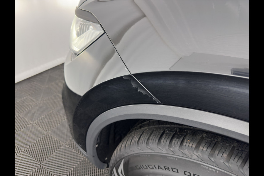 Volkswagen Touareg 3.0 TDI R-Line (INCL-BTW) Aut. *LEATHER | FULL-LED | BLIND-SPOT | HEATED-COMFORTSEATS | AIR-SUSPENSION | KEYLESS | CAMERA | NAVI-FULLMAP | PRIVACY-GLASS | ADAPTIVE-CRUISE |  SHIFT-PADDLES | TOWBAR*