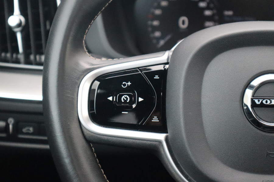 Volvo XC60 2.0 Recharge T6 AWD R-Design Panorama dak / Head-Up / Harman Kardon / 360 camera / Adaptieve cruise /