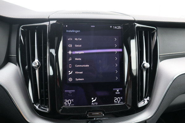 Volvo XC60 2.0 Recharge T6 AWD R-Design Panorama dak / Head-Up / Harman Kardon / 360 camera / Adaptieve cruise /