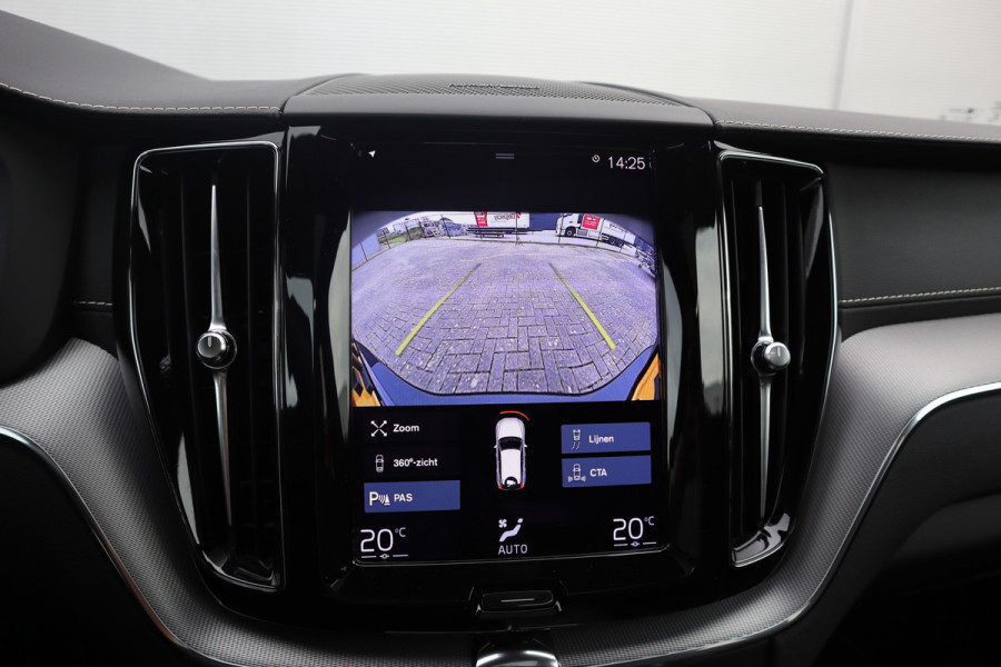 Volvo XC60 2.0 Recharge T6 AWD R-Design Panorama dak / Head-Up / Harman Kardon / 360 camera / Adaptieve cruise /