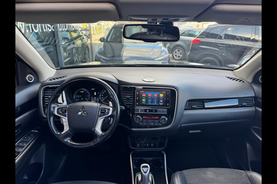 Mitsubishi Outlander 2.4 PHEV Intense+ TREKHAAK | PANODAK |