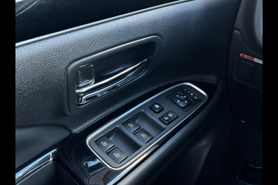 Mitsubishi Outlander 2.4 PHEV Intense+ TREKHAAK | PANODAK |