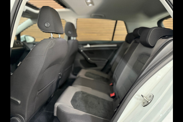 Volkswagen Golf 1.5 TSI Highline PANO/NAVI/CAMERA/LED/SPORTSTOELEN/CLIMATE/PARELMOER !